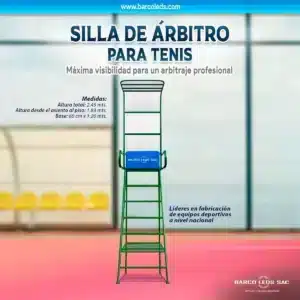 Silla de árbitro de tenis profesional en estructura metálica verde sobre cancha deportiva